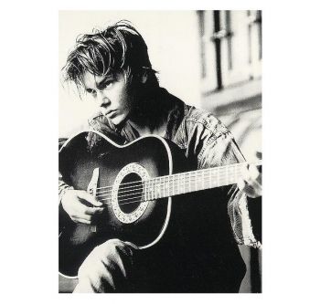 River Phoenix 利華馮力士B&W Playing Guitar Poster